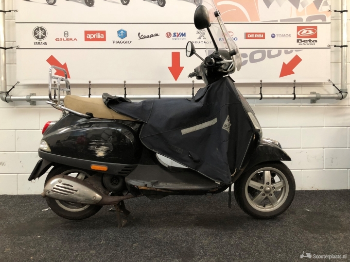 Vespa LX 50 zwart